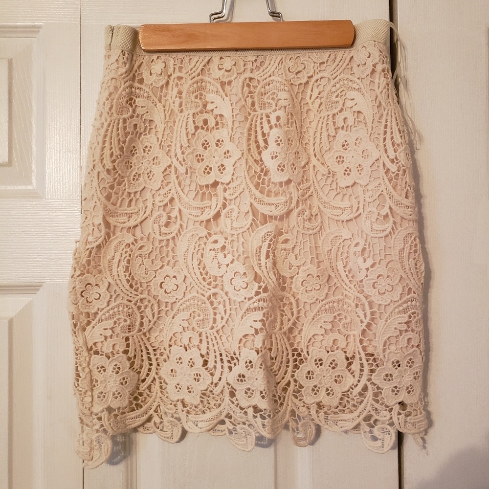 Lace skirt